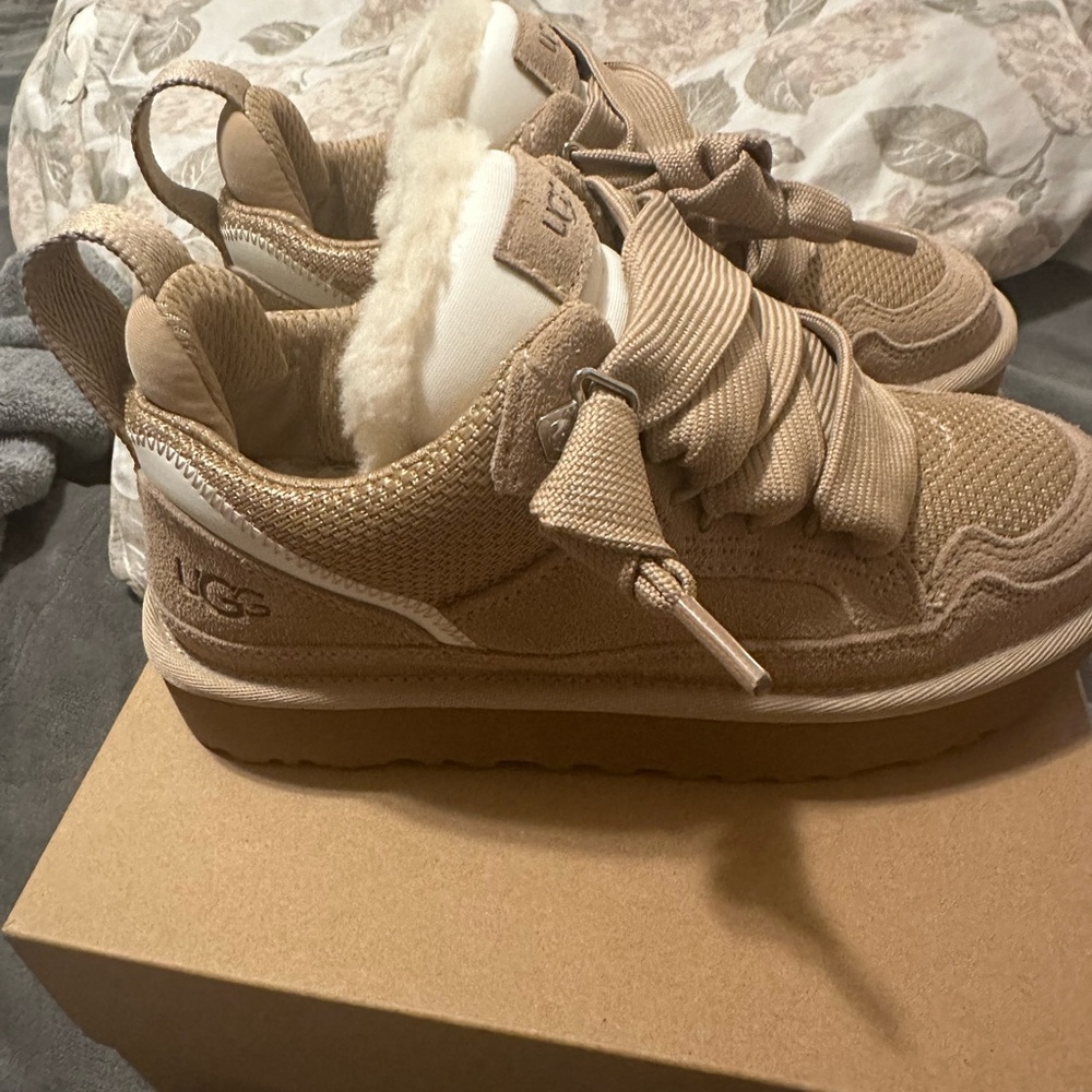 NEW UGG women’s Tan Sneakers size 5 NWT